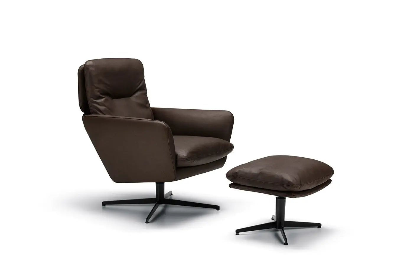 Amy lenestol med dreiefot – komfortabel og nett loungestol i valgfritt skinn, en del av kategorien Lenestol - At Home Interiør