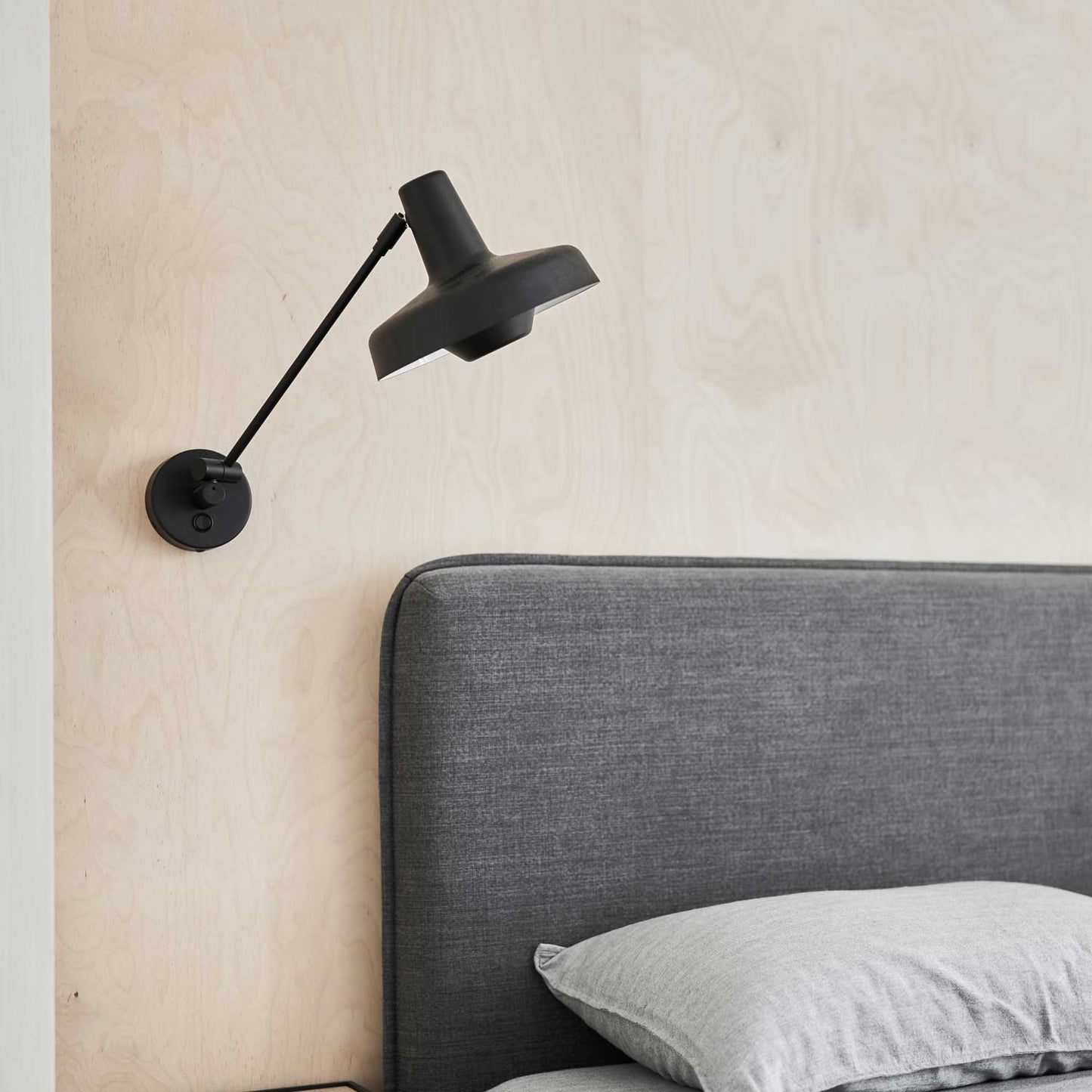 Arigato Vegglampe Small, en del av kategorien Taklampe - At Home Interiør