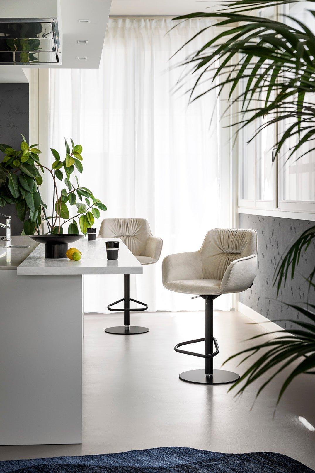 Cocoon Barstol med gaslift, en del av kategorien barkrakker - At Home Interiør