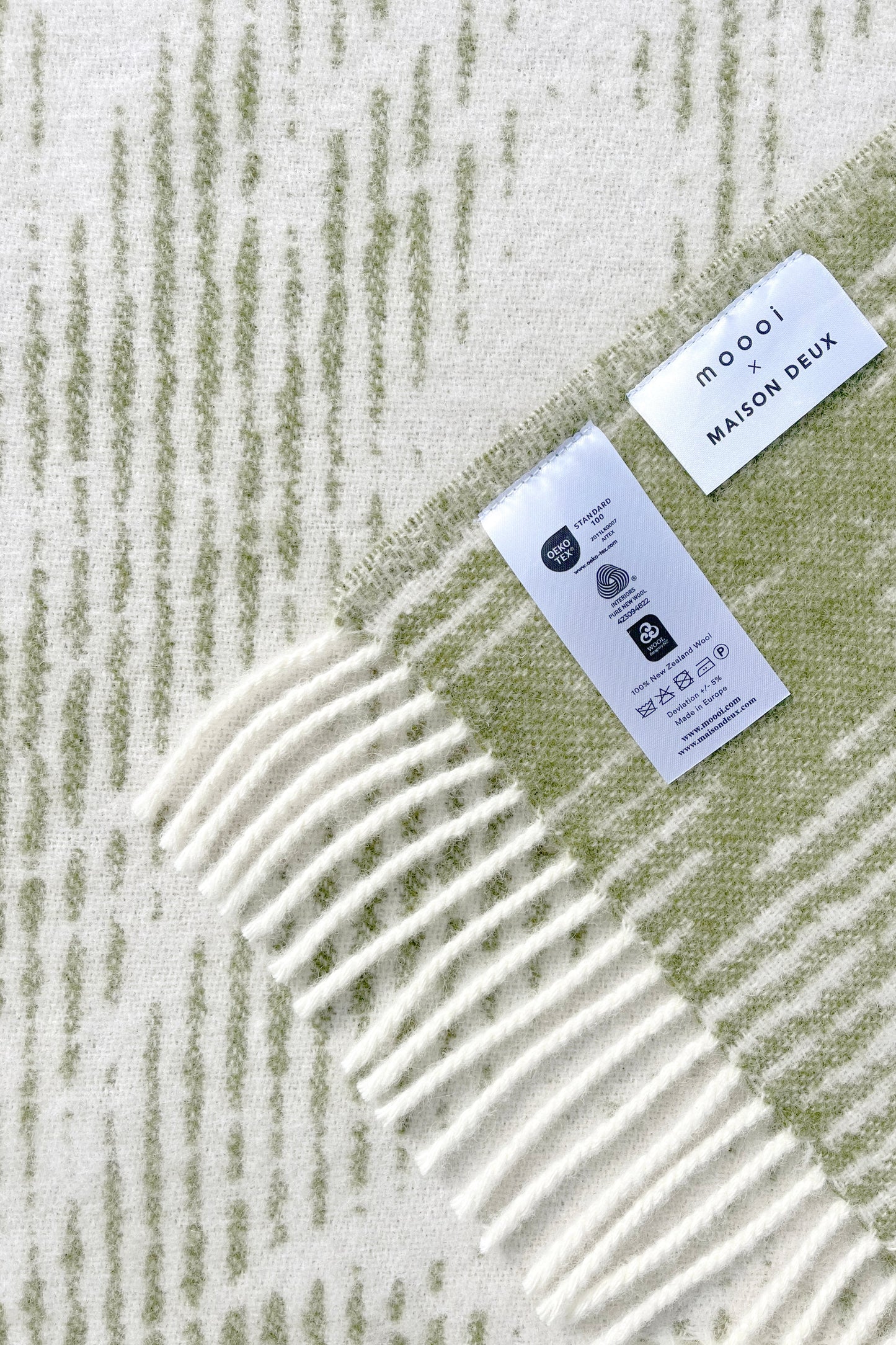 Moooi Blushing Sloth Olive cream Ullpledd, en del av kategorien Pledd - At Home Interiør