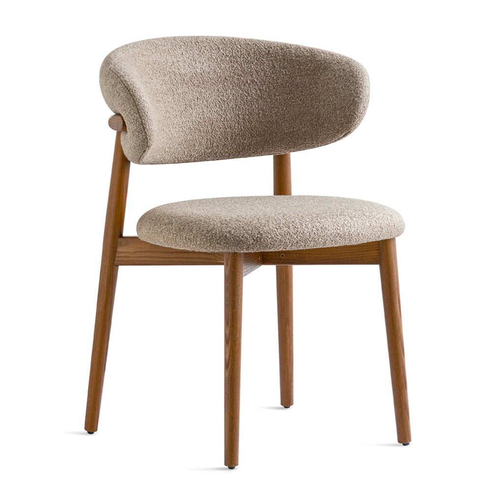 Oleandro spisestuestol med treben, med beige tekstil. Italiensk design i Oslo en del av kategorien spisestuestol - At Home Interiør