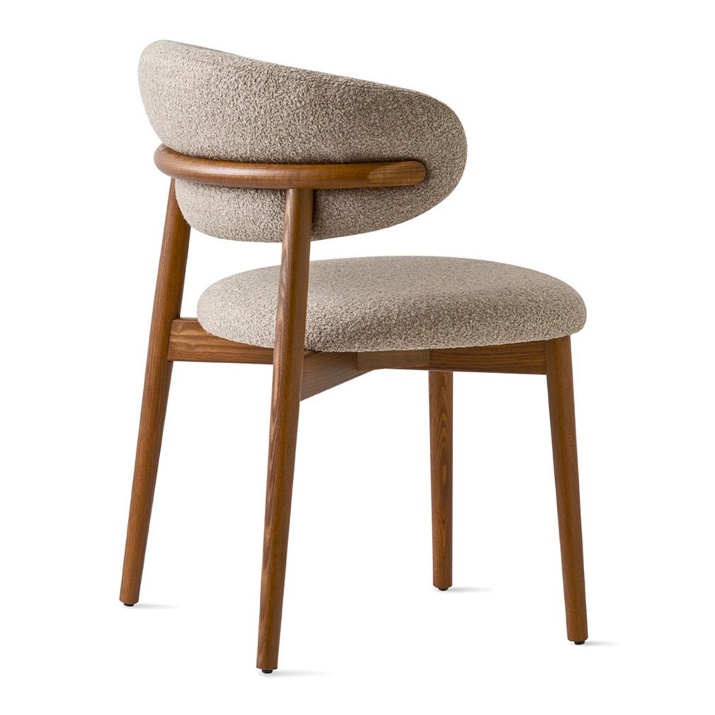 Oleandro spisestuestol med treben, med beige tekstil. Italiens design i Oslo