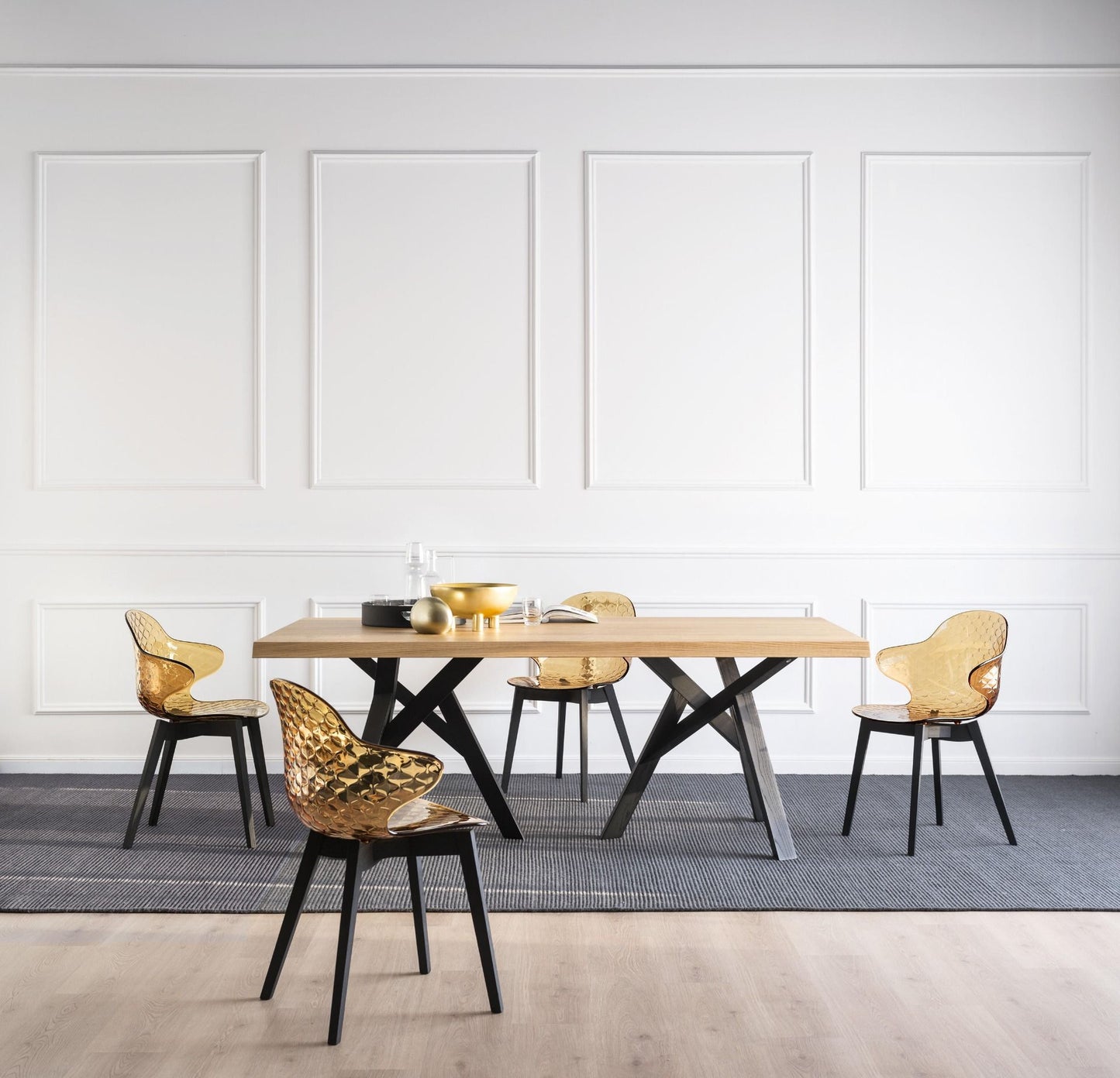 St Tropez Spisestuestol Wood, en del av kategorien Spisestuestol - At Home Interiør