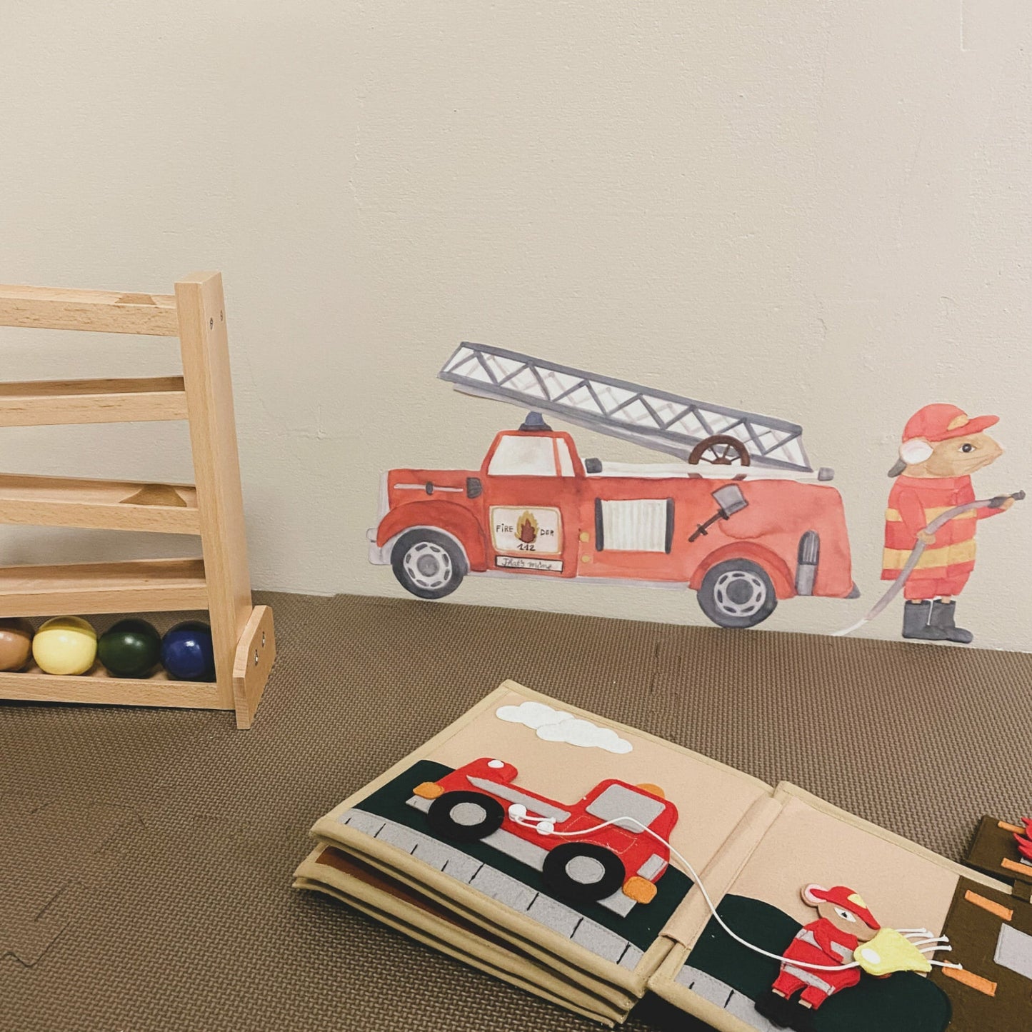 That's Mine Wallsticker Firetruck, en del av kategorien Wallstickers - At Home Interiør