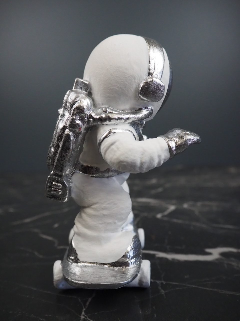 Astronaut på skateboard hvit, en del av kategorien Julepynt - At Home Interiør