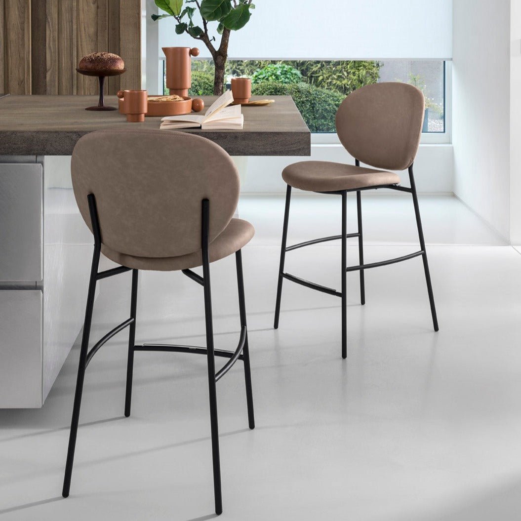 Ines barkrakk i moderne, minimalistisk design