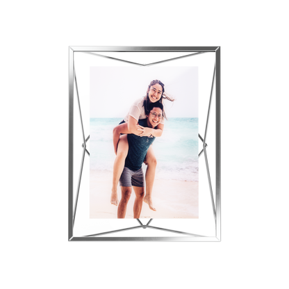 Detaljbilde av Prisma bilderamme som viser flytende bildeeffekt.