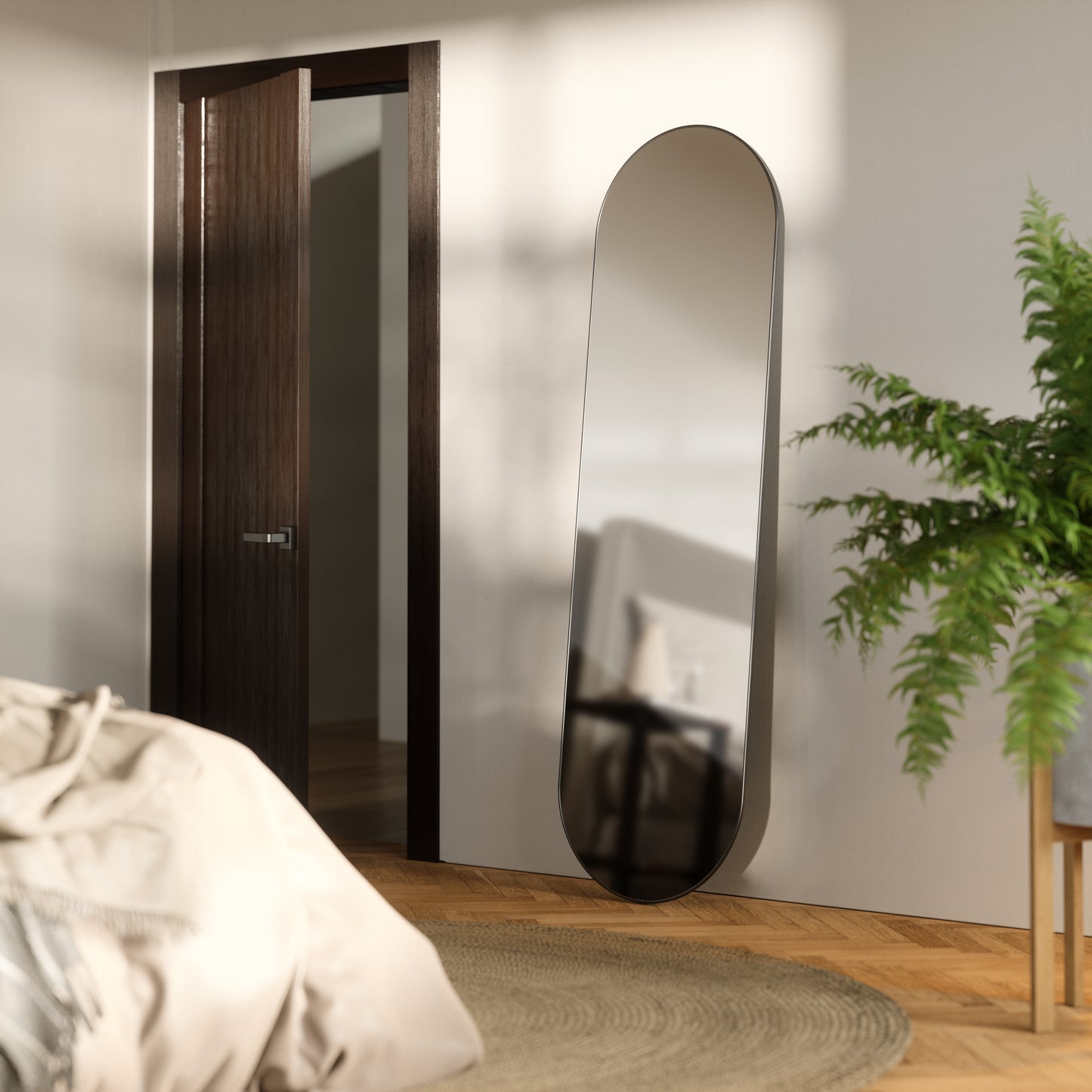 Hubba Pill Mirror fra Umbra med høy, avlang form og metallramme.