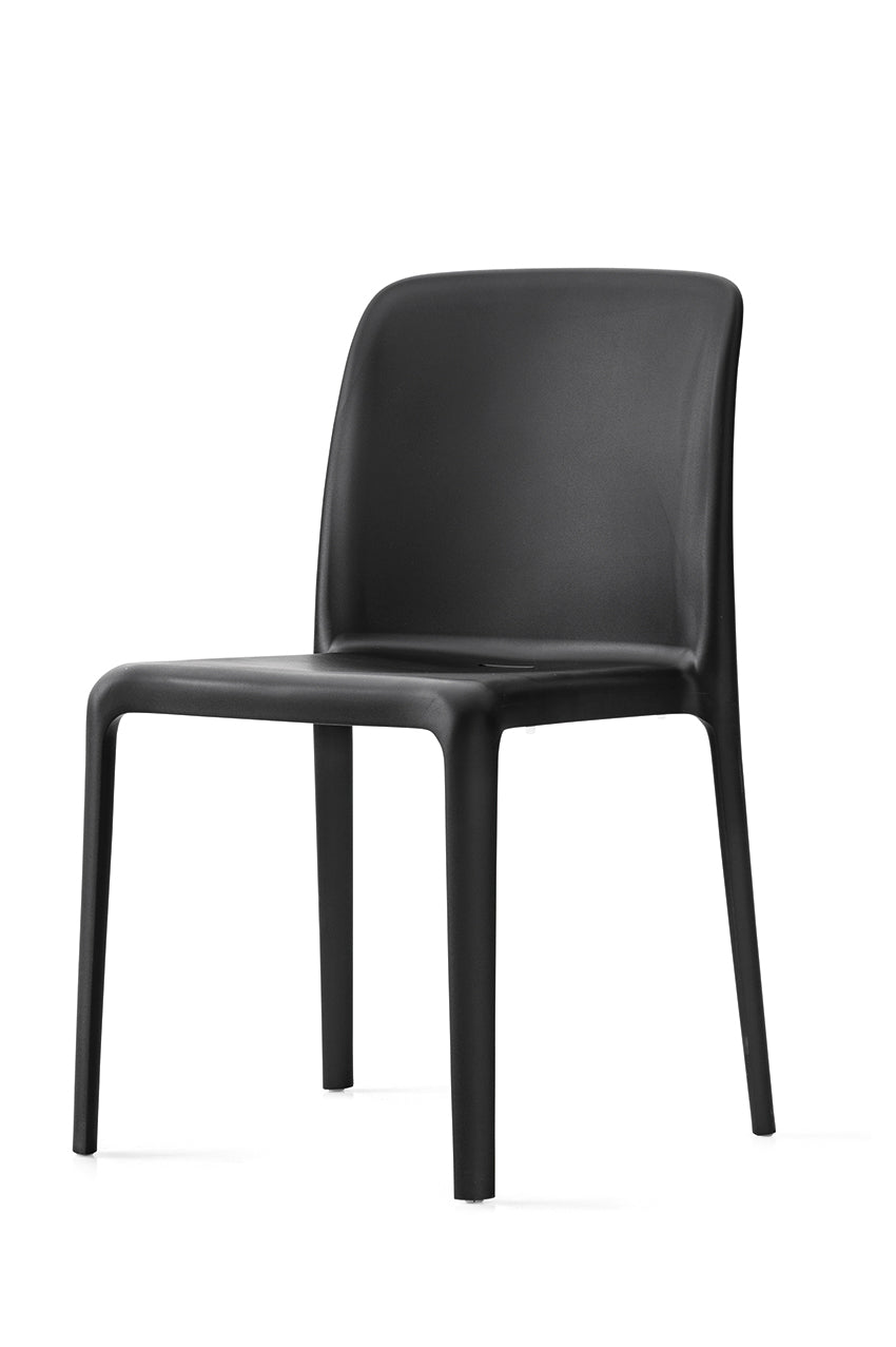 Bayo spisestol  – lett, solid og perfekt ute som inne