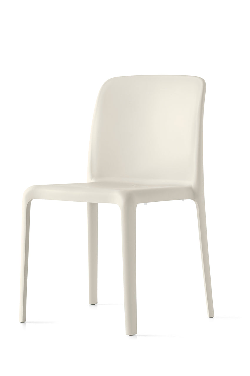 Bayo spisestol  – lett, solid og perfekt ute som inne