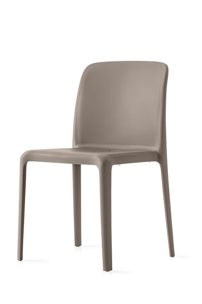 Bayo spisestol  – lett, solid og perfekt ute som inne
