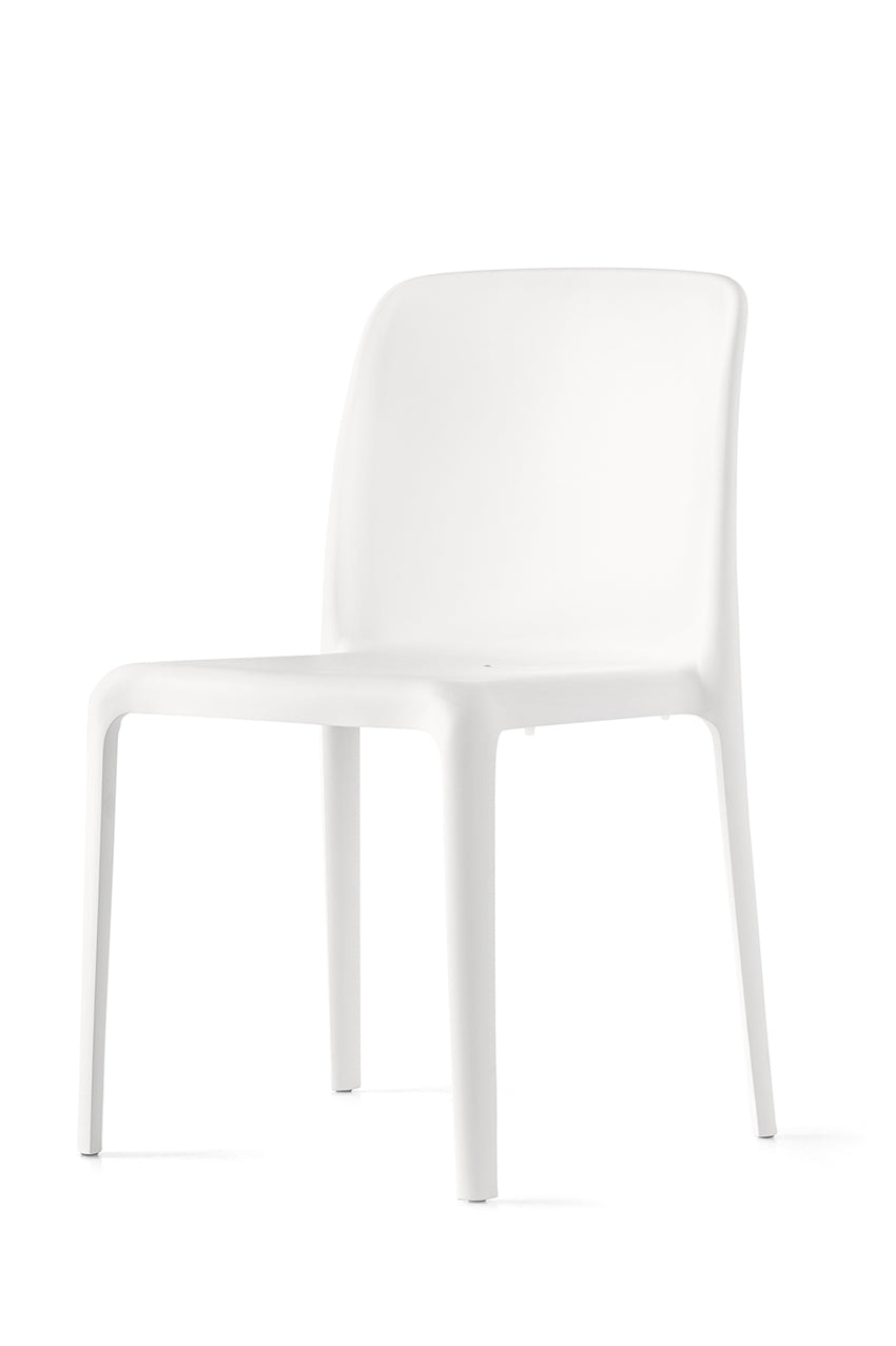 Bayo spisestol  – lett, solid og perfekt ute som inne