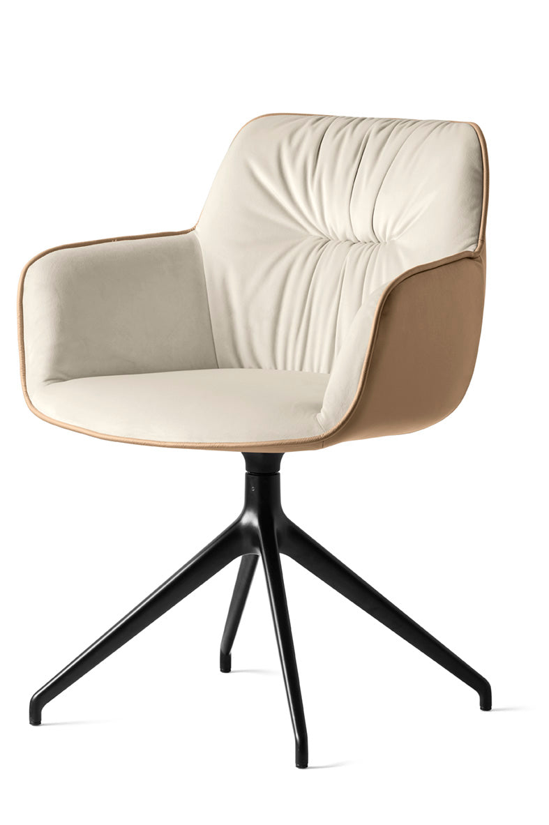 Cocoon spisestuestol med dreieben skinn med god sittekomfort – @HOME Oslo