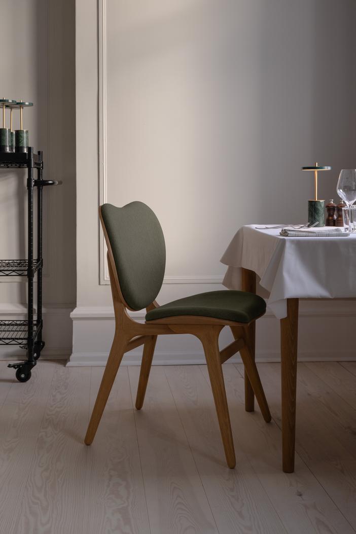 A Conversation Piece, spisestol