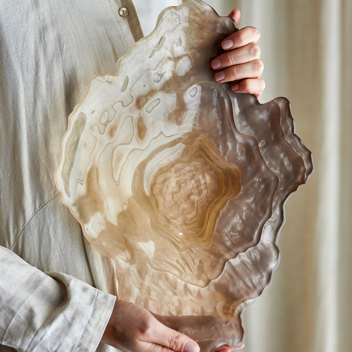 Aiku skål i naturfarget glass – interiørbilde