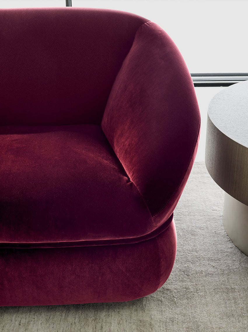 Alta sofa – designsofa med maksimal komfort og et hint av retro, en del av kategorien Sofa - At Home Interiør