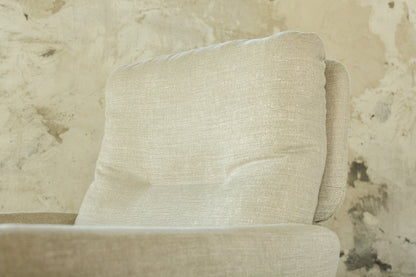 Amy lenestol med dreiefot – komfortabel og nett loungestol i valgfritt tekstil, en del av kategorien Lenestol - At Home Interiør