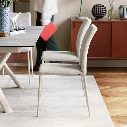 Atlas spisestuestol, avtagbart tekstil og flexrygg, en del av kategorien spisestuestol - At Home Interiør