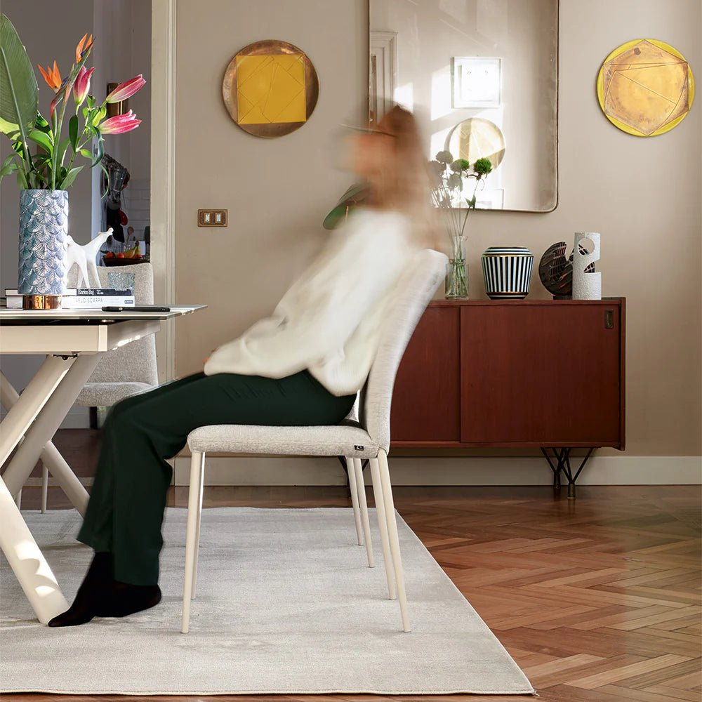 Atlas spisestuestol, avtagbart tekstil og flexrygg, en del av kategorien spisestuestol - At Home Interiør