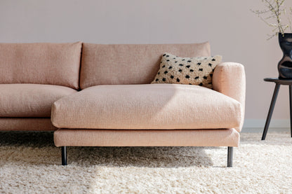 Billie med chaiselongue – Liten sofa, store muligheter, en del av kategorien Hjørnesofa - At Home Interiør