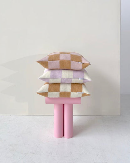 Checkerboard Pyntepute ull LIlac white, en del av kategorien Pute - At Home Interiør