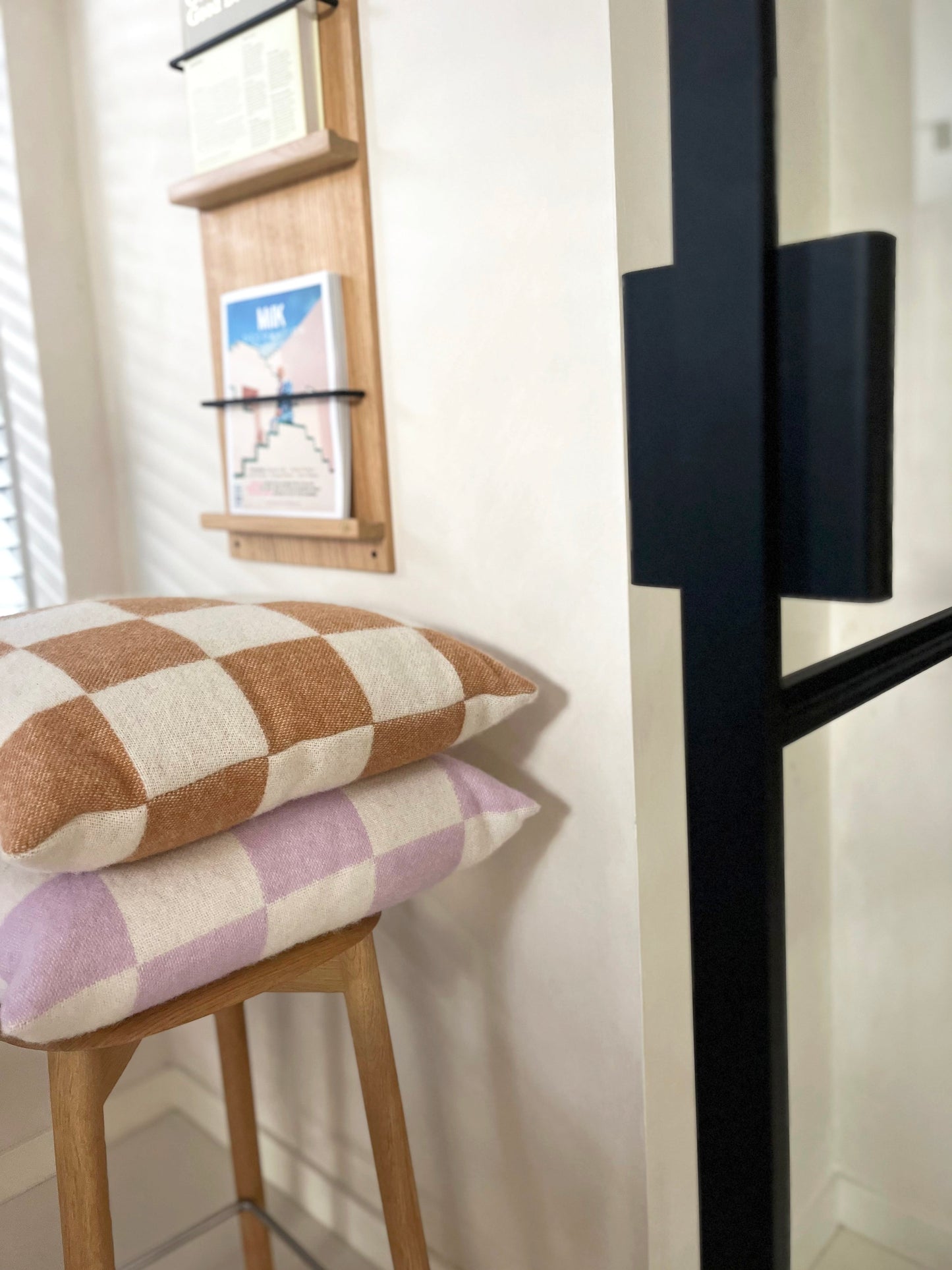 Checkerboard Pyntepute ull LIlac white, en del av kategorien Pute - At Home Interiør