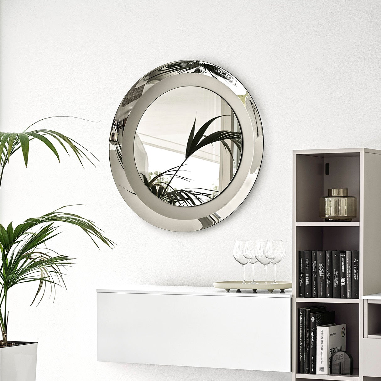 Dekorativt speil med speilbelagt ytterramme