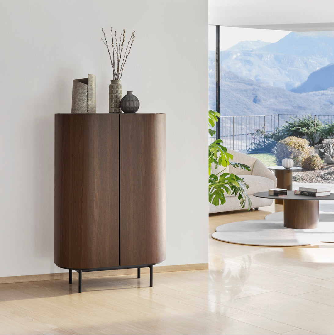 Nydelige Lake fremskap med de særegene runde dørene. Vi elsker de!