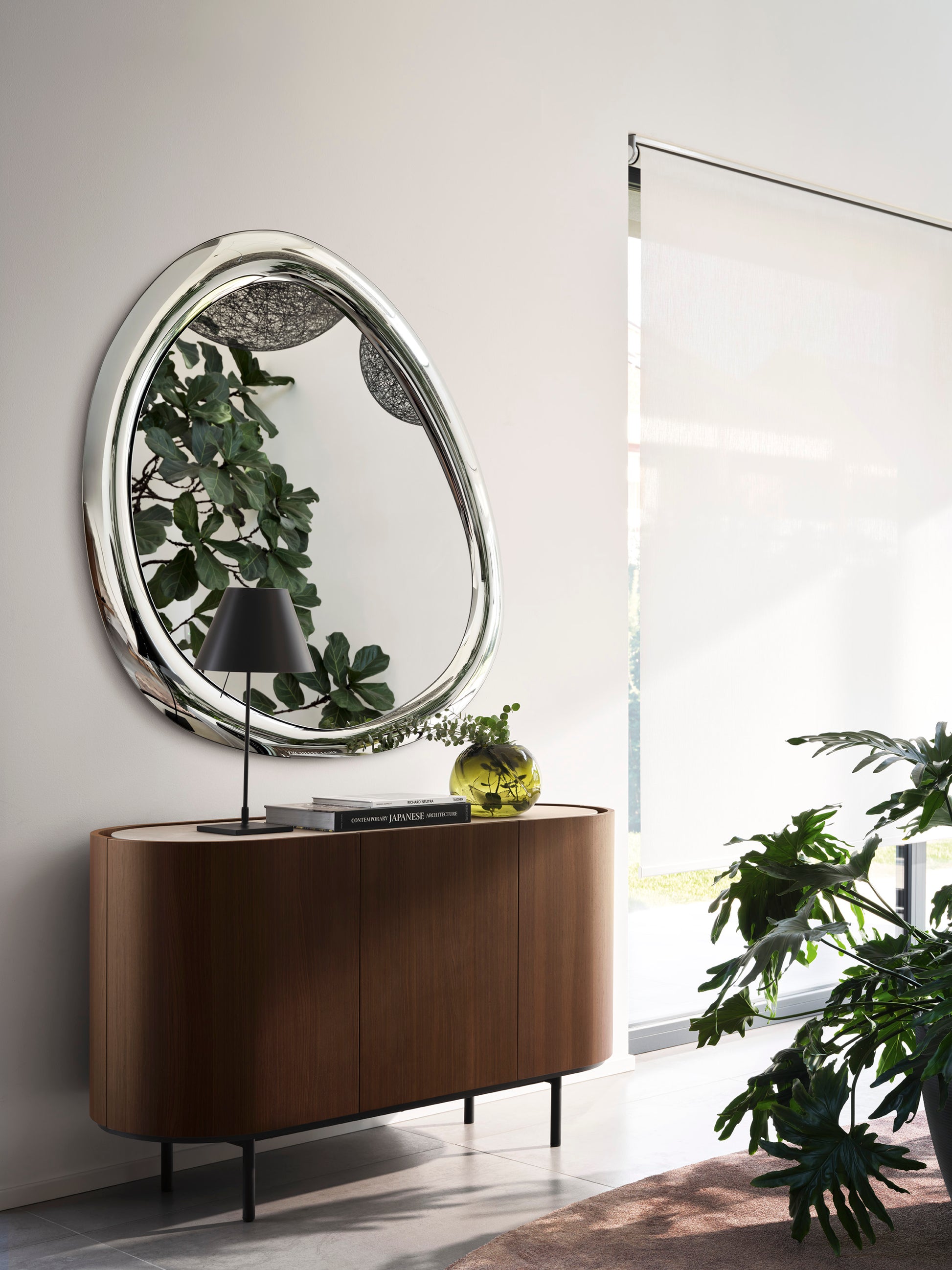 Calligaris Aura speil med elegant ramme og refleksjoner