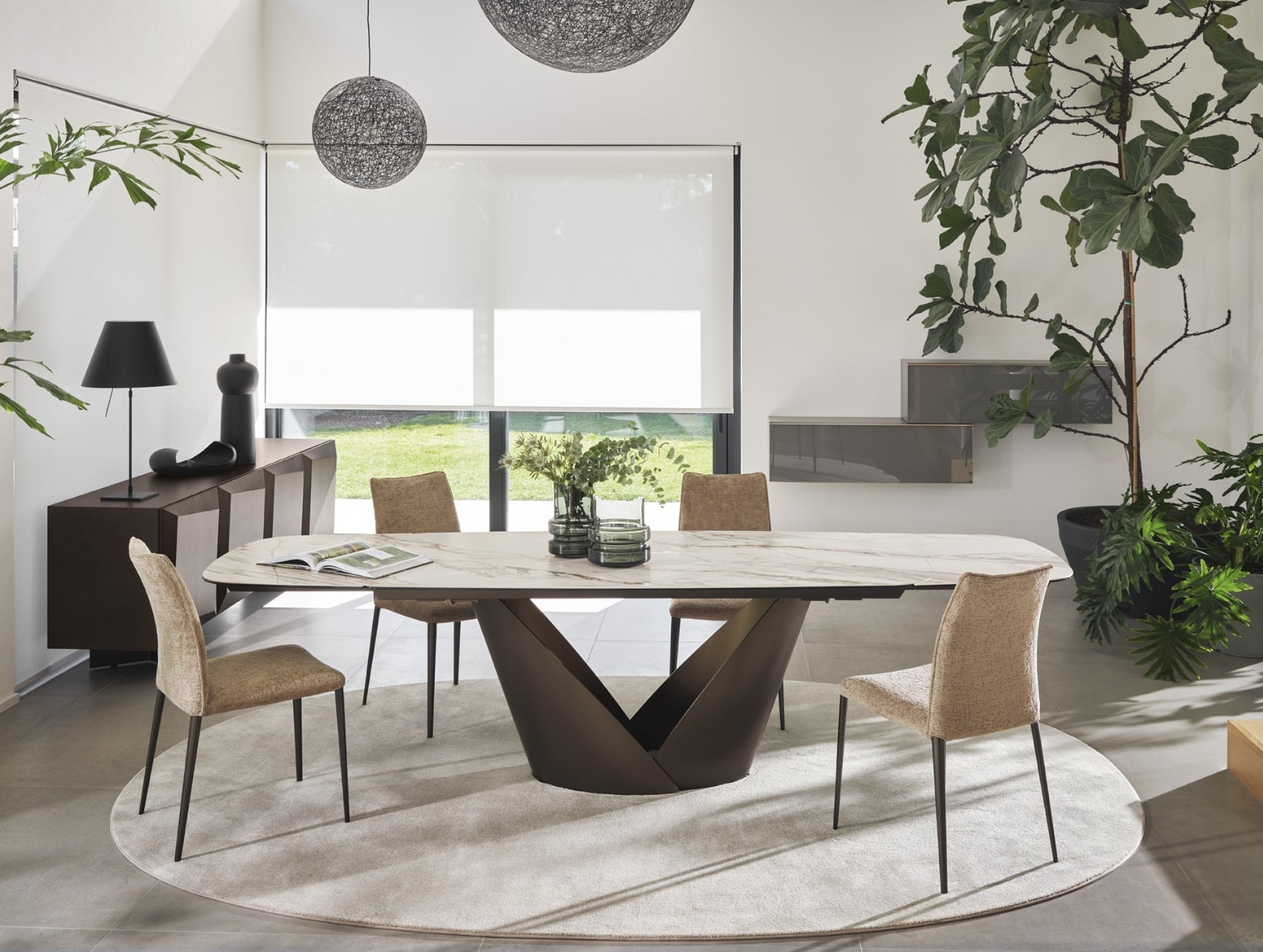 Fay spisestuestol med metallben, flexibel rygg. Nyhet, en del av kategorien spisestuestol - At Home Interiør