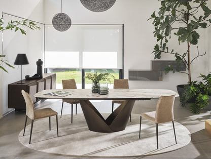 Fay spisestuestol med metallben, flexibel rygg. Nyhet, en del av kategorien spisestuestol - At Home Interiør