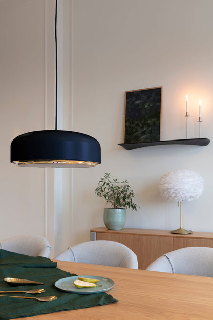 Hazel Pendel Lampe Sort eller Hvit i 2 størrelser, en del av kategorien Taklampe - At Home Interiør