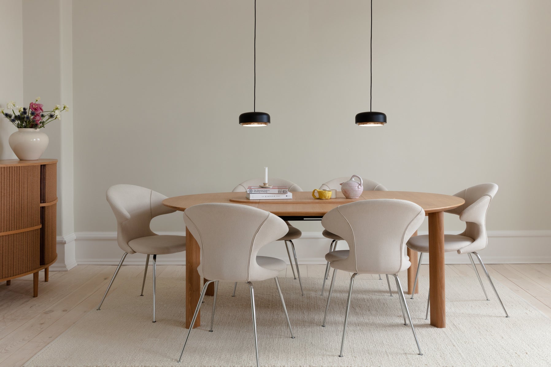 Hazel Pendel Lampe Sort eller Hvit i 2 størrelser, en del av kategorien Taklampe - At Home Interiør