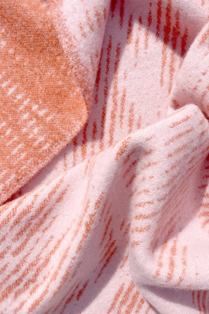 Moooi Blushing Sloth PinkRust Ullpledd, en del av kategorien Pledd - At Home Interiør