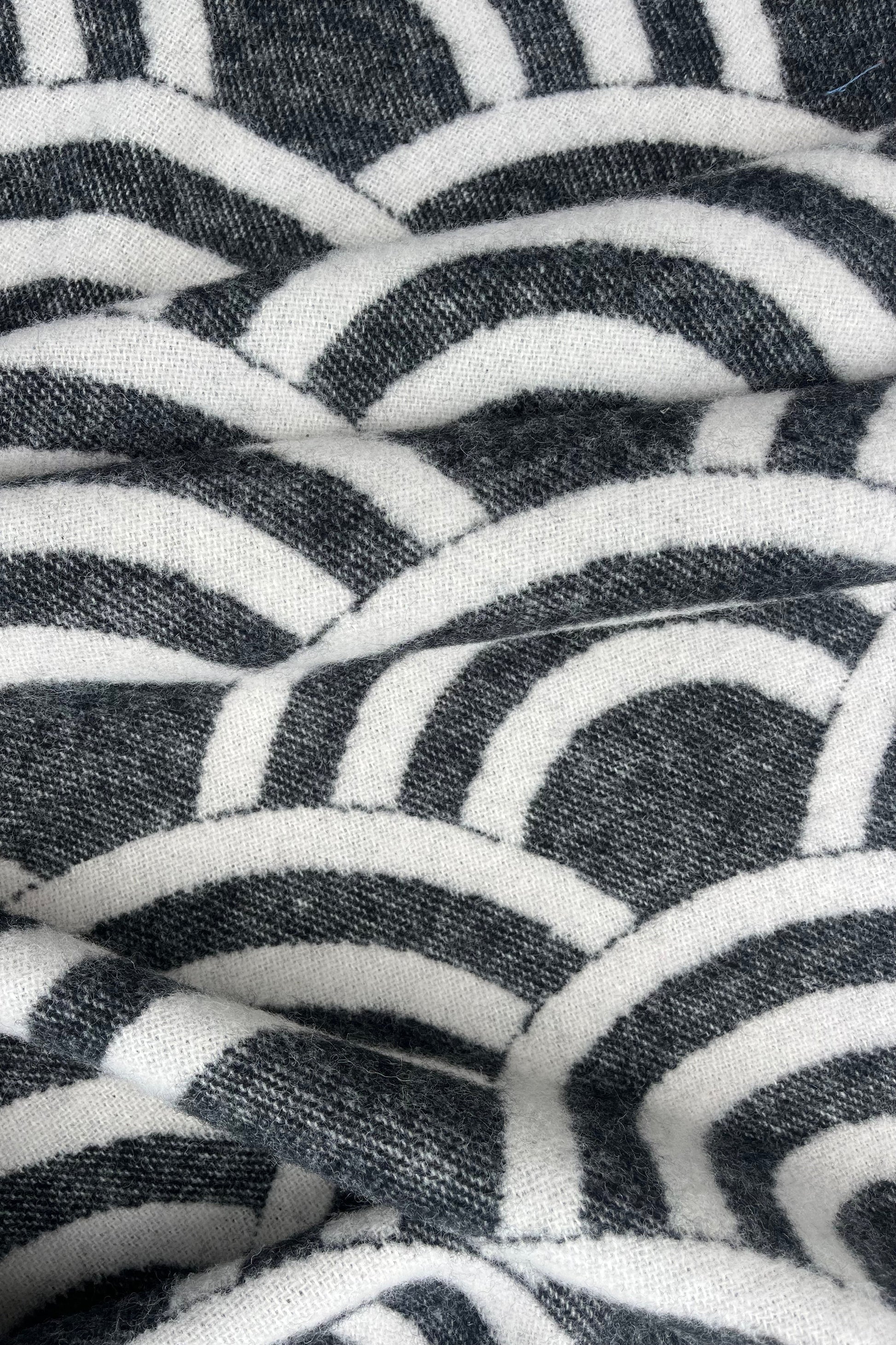 Moooi Lucky O's Blanket Black Ullpledd, en del av kategorien Pledd - At Home Interiør