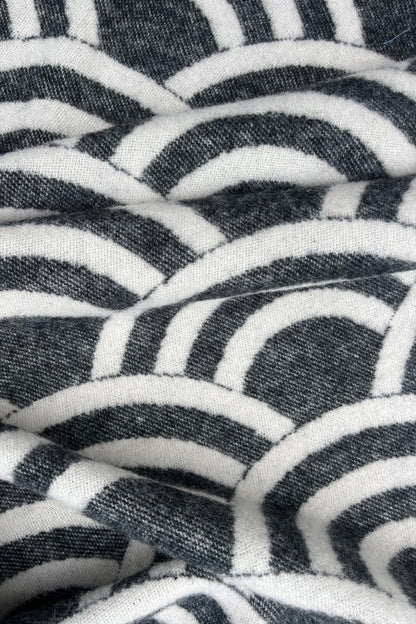 Moooi Lucky O's Blanket Black Ullpledd, en del av kategorien Pledd - At Home Interiør