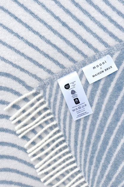 Moooi Techno Bee ullpledd Denim cream, en del av kategorien Pledd - At Home Interiør