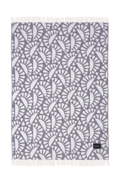 Moooi Woodblock Beetle Ullpledd Plum cream, en del av kategorien Pledd - At Home Interiør