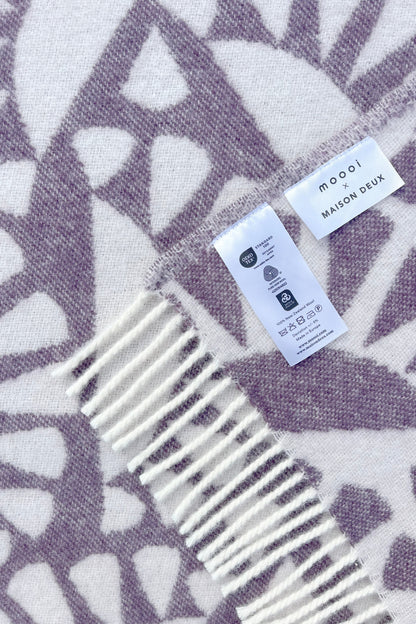 Moooi Woodblock Beetle Ullpledd Plum cream, en del av kategorien Pledd - At Home Interiør