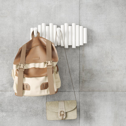 Picket knaggrekke hvit – funksjonelt design som også er veggkunst, en del av kategorien - At Home Interiør