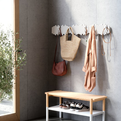 Picket knaggrekke hvit – funksjonelt design som også er veggkunst, en del av kategorien - At Home Interiør