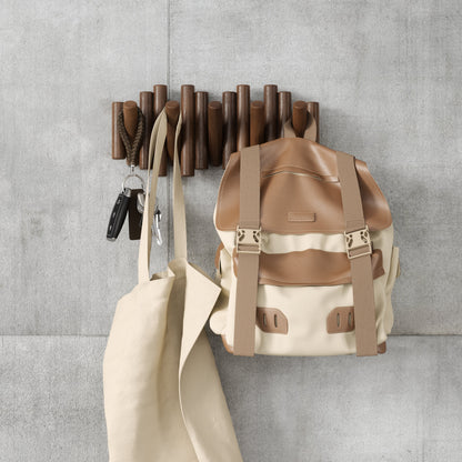 Picket knaggrekke walnut– funksjonelt design som også er veggkunst, en del av kategorien - At Home Interiør