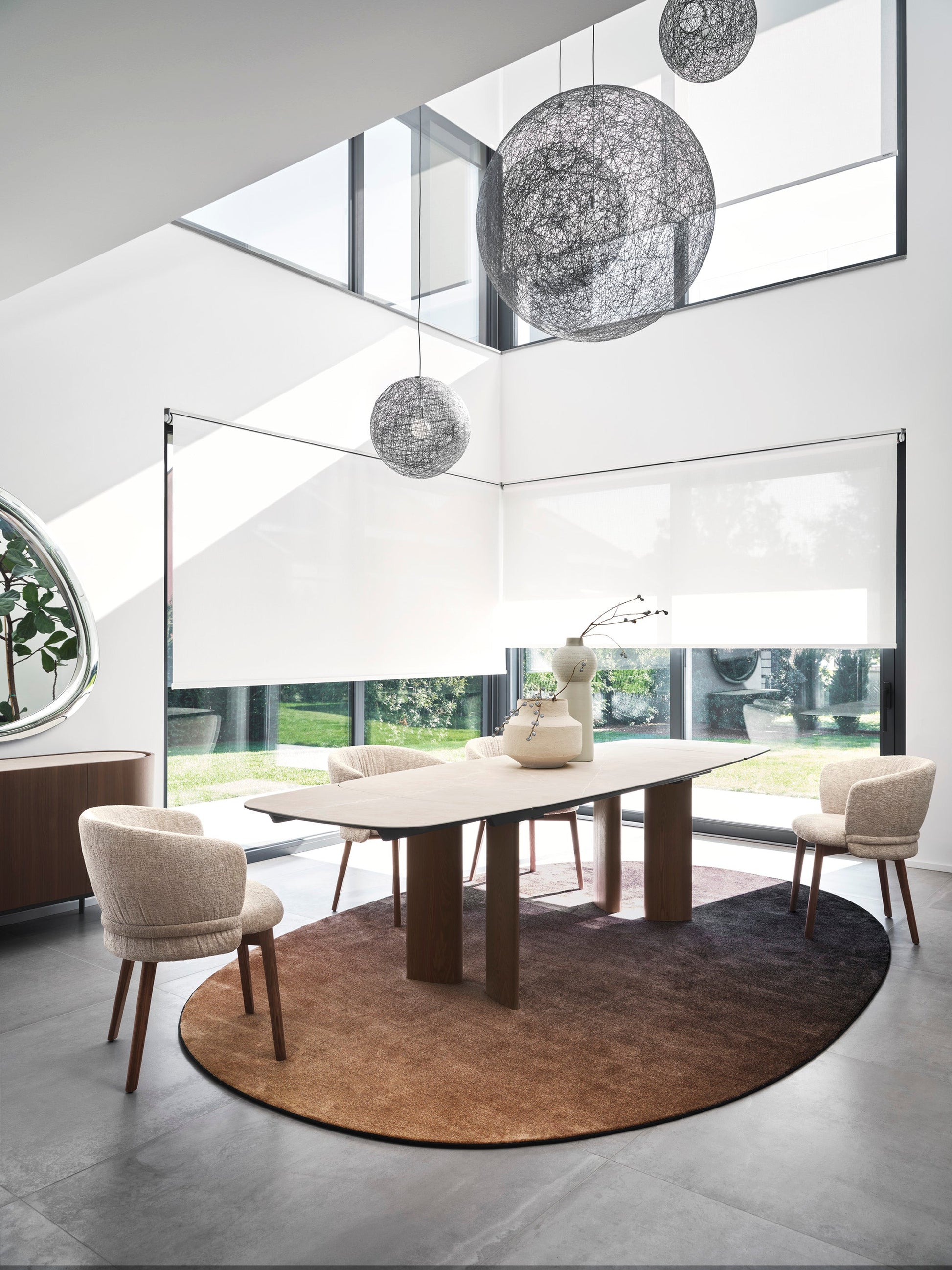 Sandy spisebord med utrekk i begge ender. Nyhet, en del av kategorien Spisebord - At Home Interiør