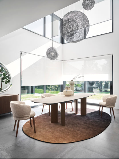 Sandy spisebord med utrekk i begge ender. Nyhet, en del av kategorien Spisebord - At Home Interiør