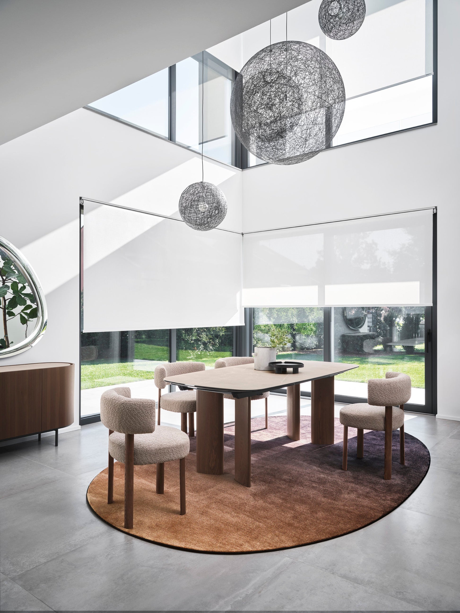 Sandy spisebord med utrekk i begge ender. Nyhet, en del av kategorien Spisebord - At Home Interiør