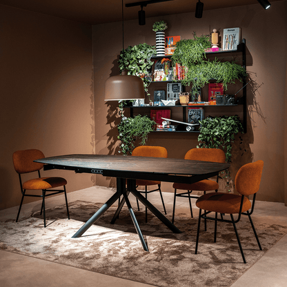 Shelfy C6 sort eller hvit, en del av kategorien Spisestuestol - At Home Interiør