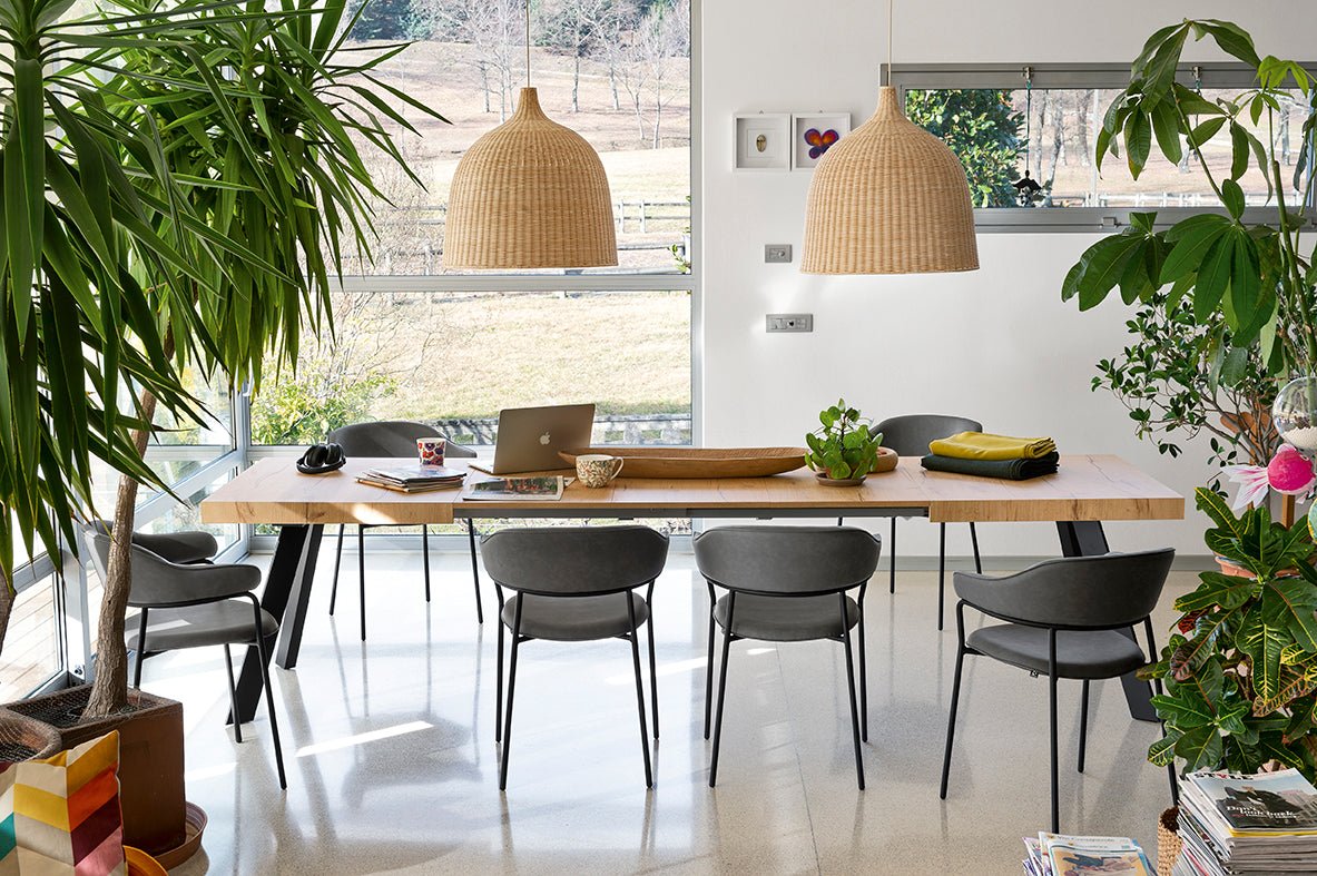 Signorina spisestuestol med armlene, en del av kategorien Spisestuestol - At Home Interiør