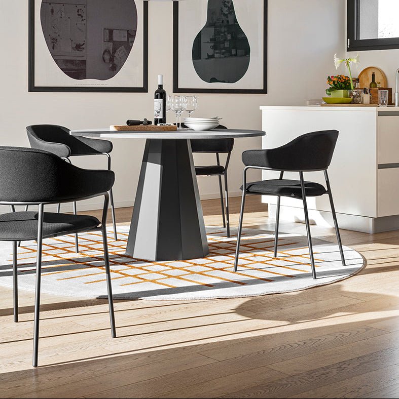 Signorina spisestuestol med armlene, en del av kategorien Spisestuestol - At Home Interiør