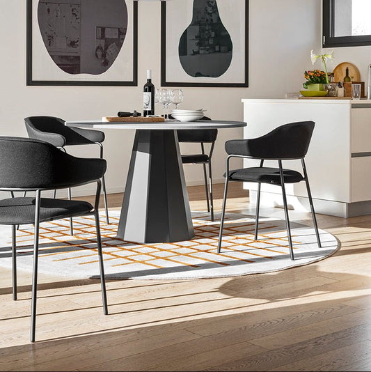 Signorina spisestuestol med armlene, en del av kategorien Spisestuestol - At Home Interiør