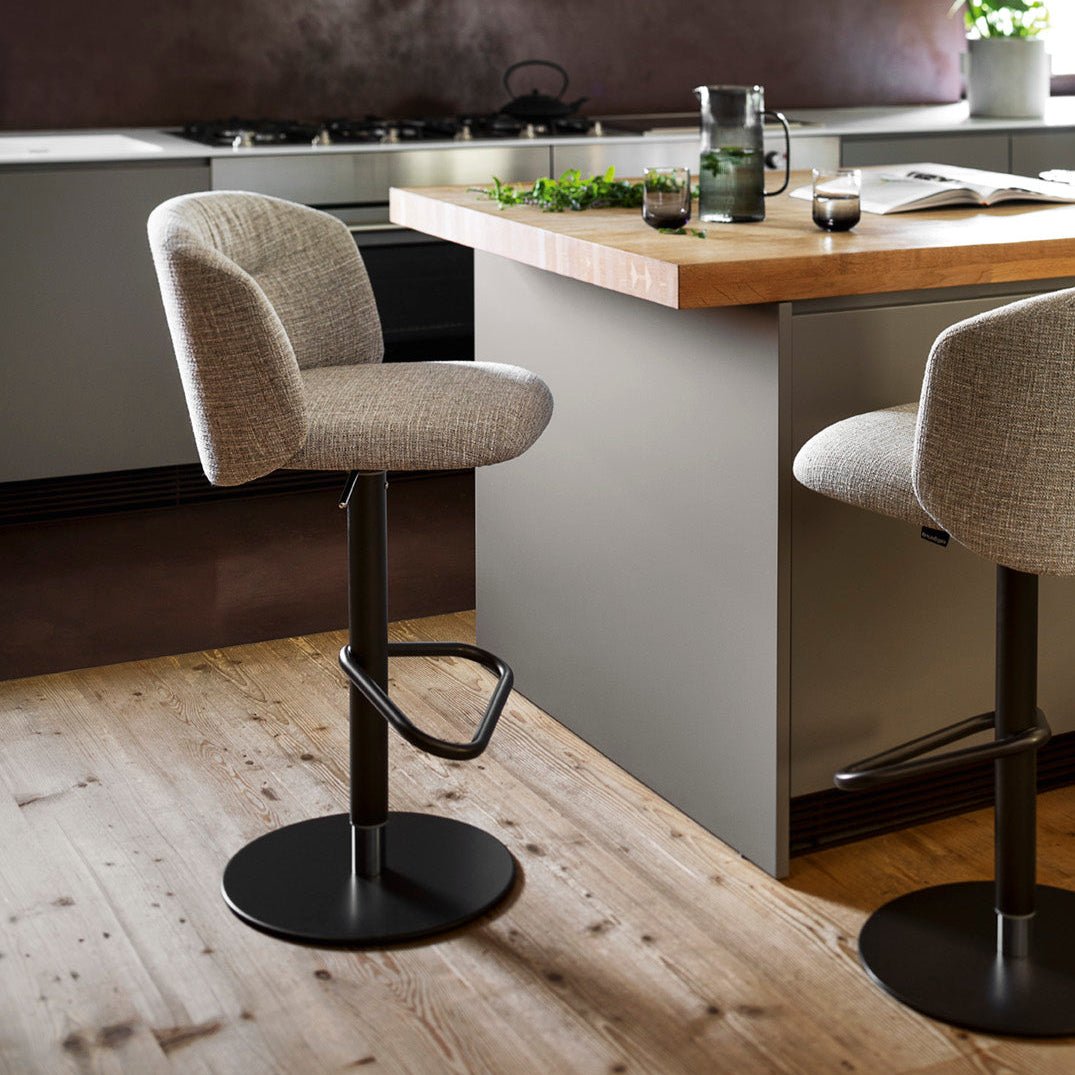 Sweel barstol med gaslift, en del av kategorien barkrakker - At Home Interiør